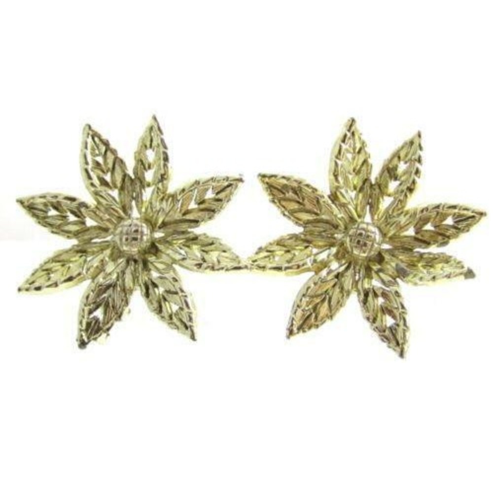 Vintage Pretty Gold Plated Floral Textured Flower Clip-On Earrings 1-1/4"